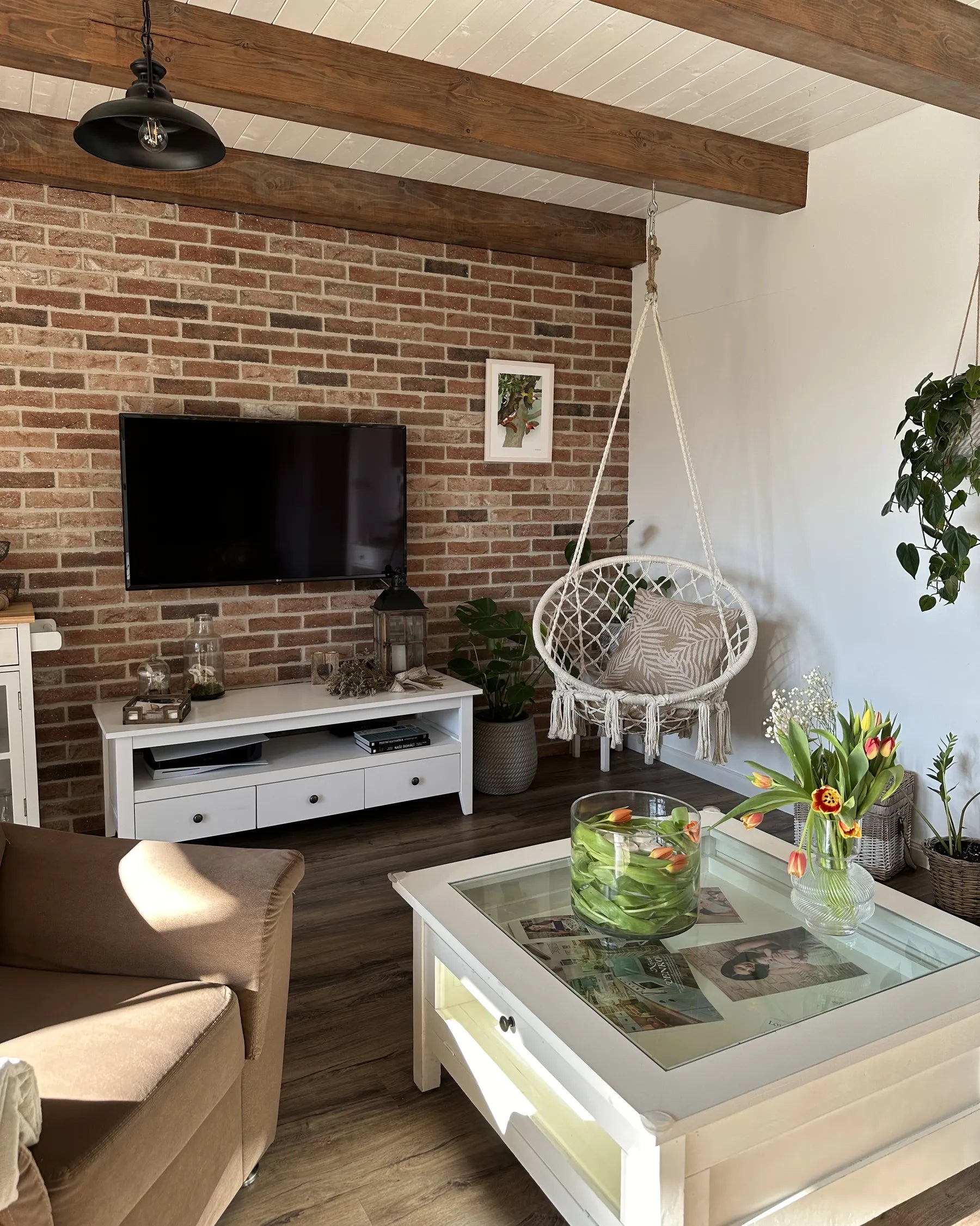 TV Stand BERKELEY White