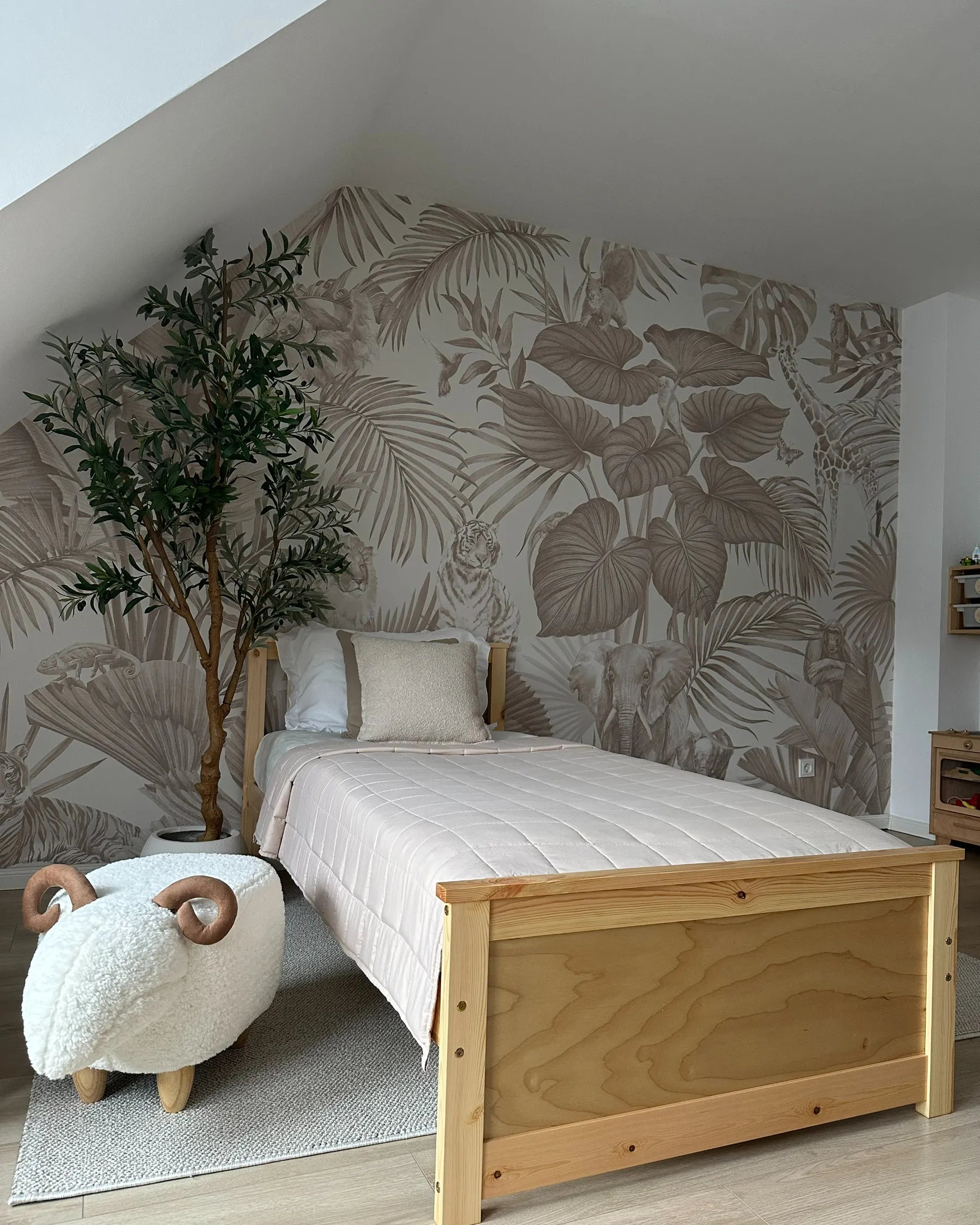 Animal Stool LAMB Fabric White